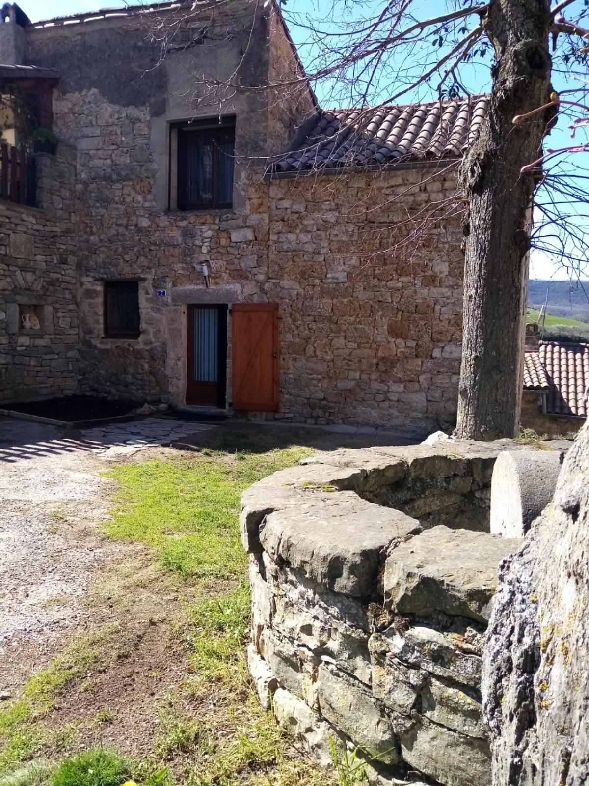 Gite Le Jaya Saint-Georges-de-Luzençon Exteriör bild